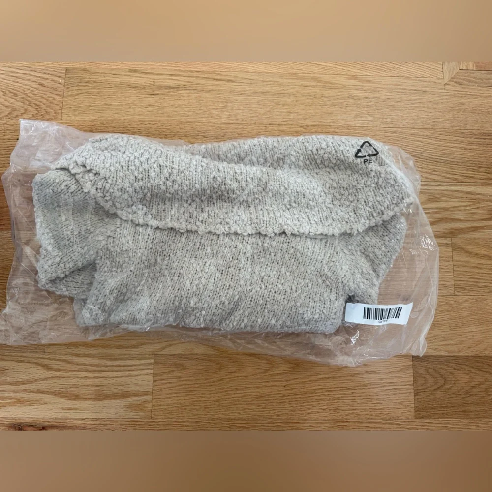 VICI Winie Off the Shoulder Knit Sweater - Picture 3 of 3